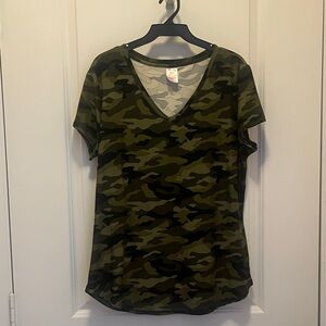 (NWT) No Boundaries Green Camo V-Neck Tee